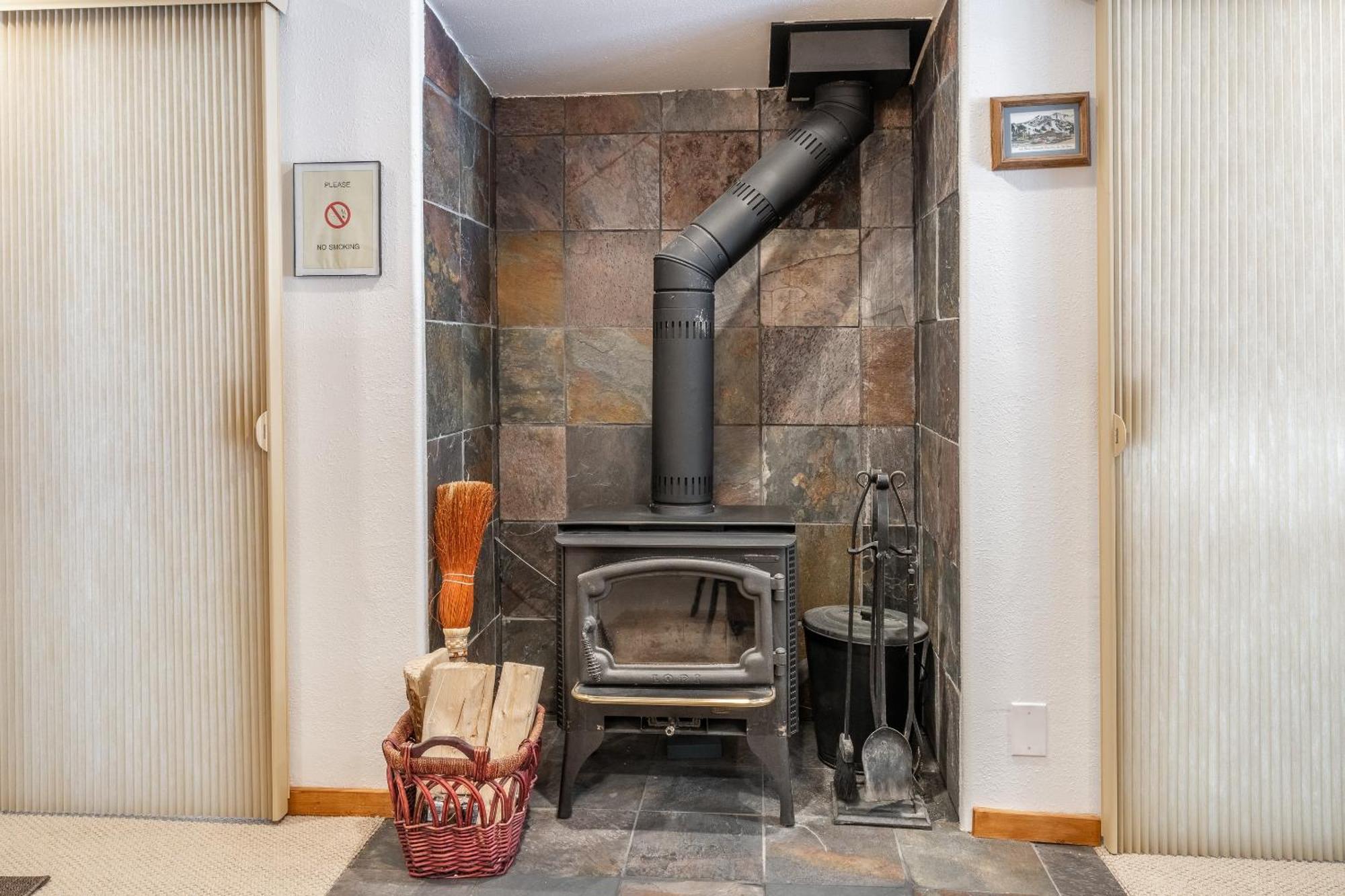 Hidden Valley Village #103 Nicely Updated 1 Bedroom 1 Bathroom Short 10 Min Walk From Village Mammoth Lakes