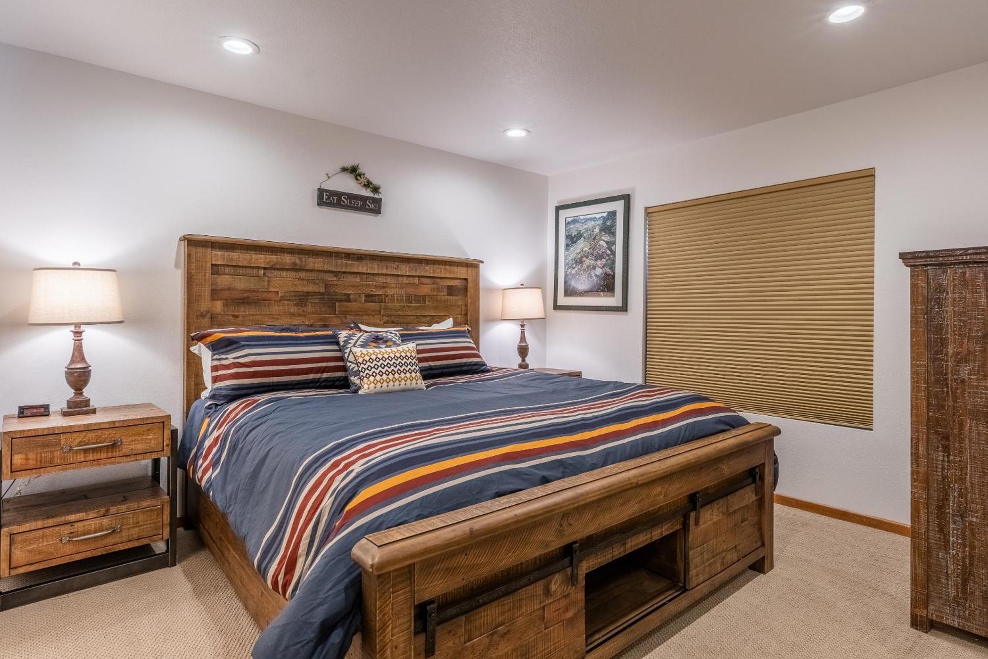 Hidden Valley Village #103 Nicely Updated 1 Bedroom 1 Bathroom Short 10 Min Walk From Village