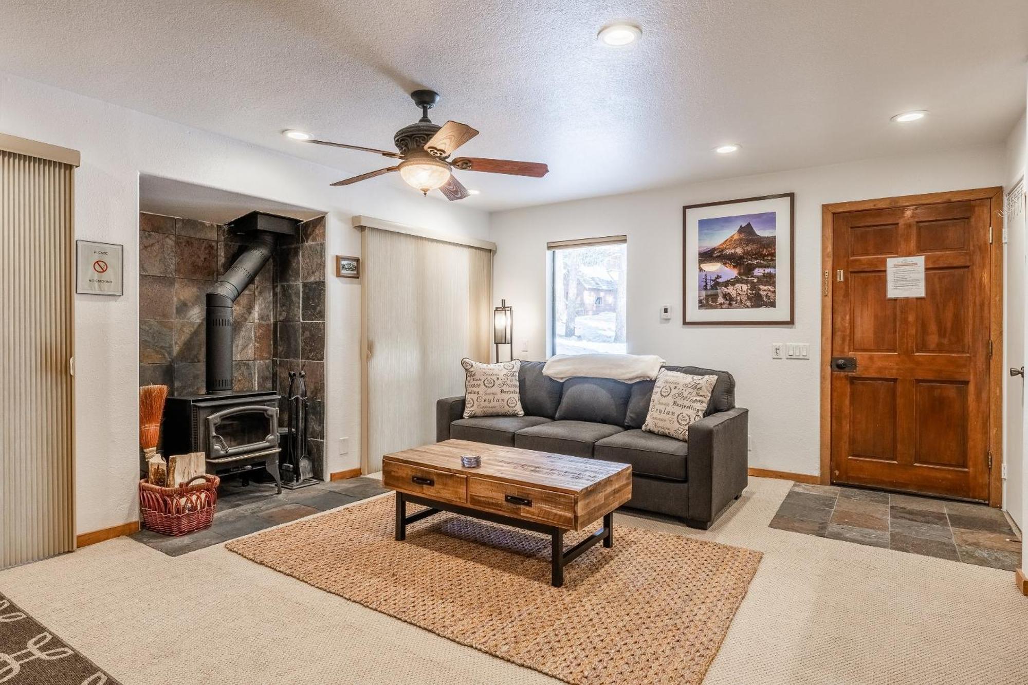 Hidden Valley Village #103 Nicely Updated 1 Bedroom 1 Bathroom Short 10 Min Walk From Village Holiday home Mammoth Lakes